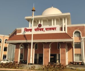 आदिवासीबहुल भागातील विद्यार्थ्यांच्या शैक्षणिक नुकसानीचा राजकारण्यांनी उचलला ‘विडा’