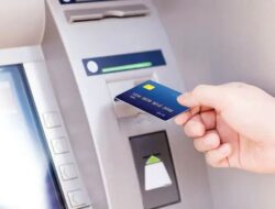 1 मे पासून ATM मधून पैसे काढणे महागणार, बॅलेन्स चेक करण्यासाठीही मोजावे लागणार जास्त पैसे